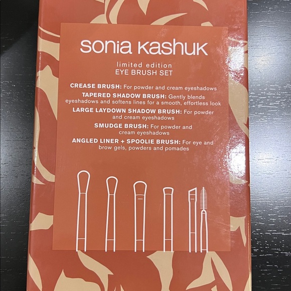 SONIA KASHUK LARGE DOME CASE & EYE BRUSH SET -NWT - Picture 6 of 8